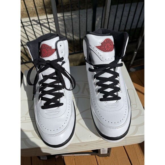 Air Jordan 2 Retro OG ‘Chicago’ 2022 - Women’s 11 /Men’s 9.5 (DX2454-106) - VNDS - Picture 4 of 11